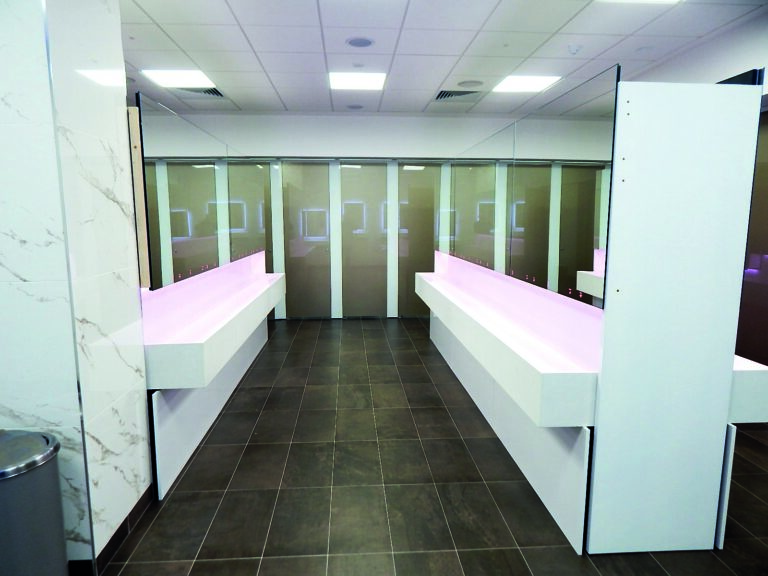 SHOPPING Centre WC 3