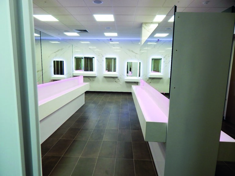 SHOPPING Centre WC 4